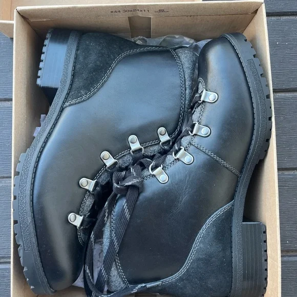 Clarks Boots Women's 9.5 Black Hiking Lace Up cushion comfort store display - Picture 13 of 15